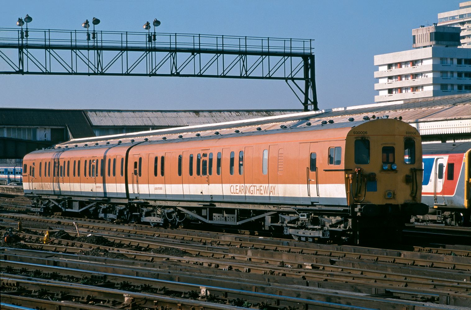 930006 Clapham Junction 13th February 1999