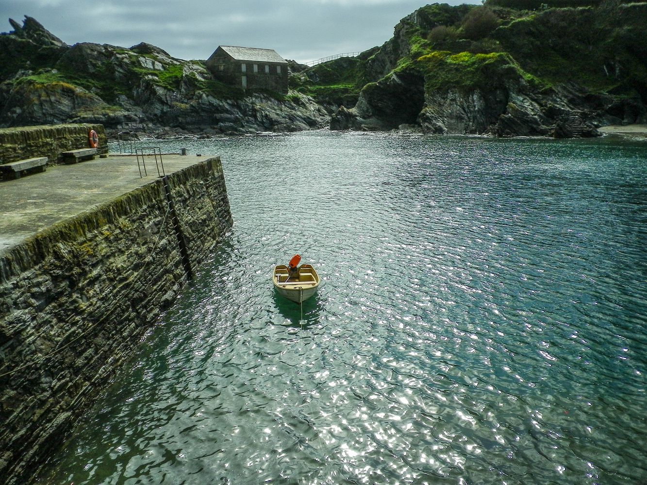 BOAT AT POLPERRO HARBOUR CORNWALL