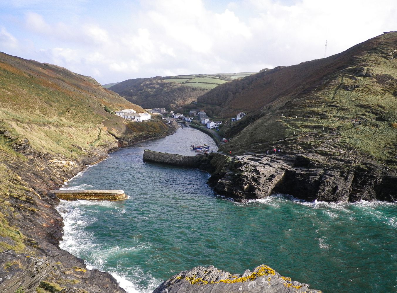 BOSCASTLE HARBOUR ENTRANCE CORNWALL