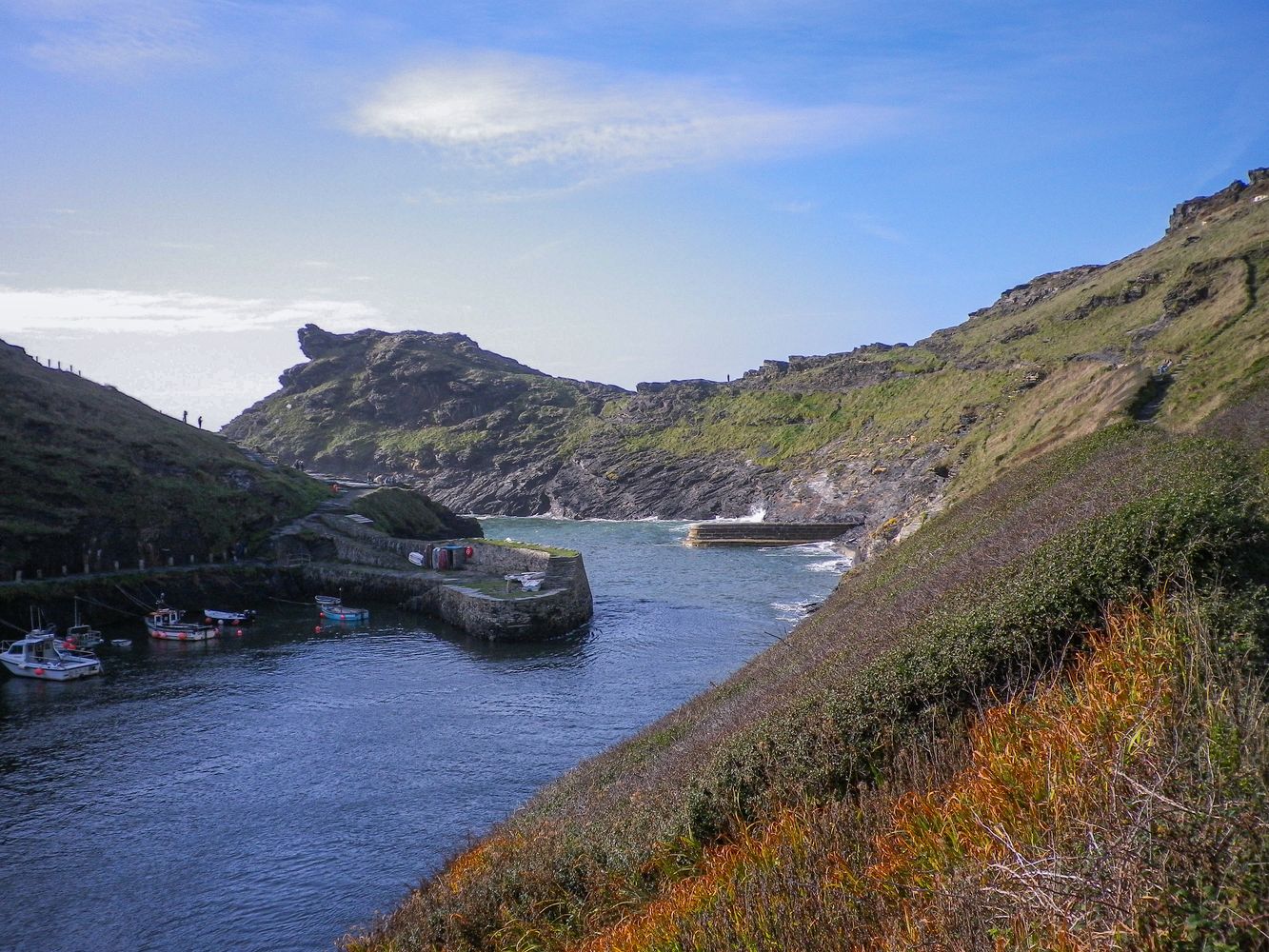 BOSCASTLE HARBOUR IN AUTUMN SUNSHINE CORNWALL