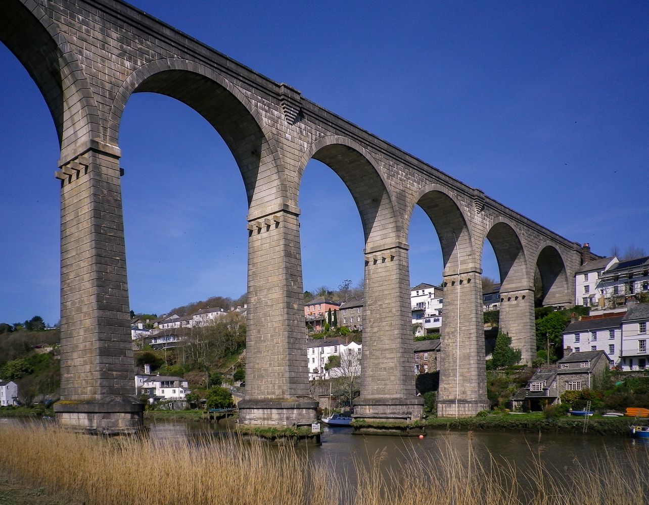 CALSTOCK VIADUCT OVER RIVER TAMAR TAKEN FROM DEVON