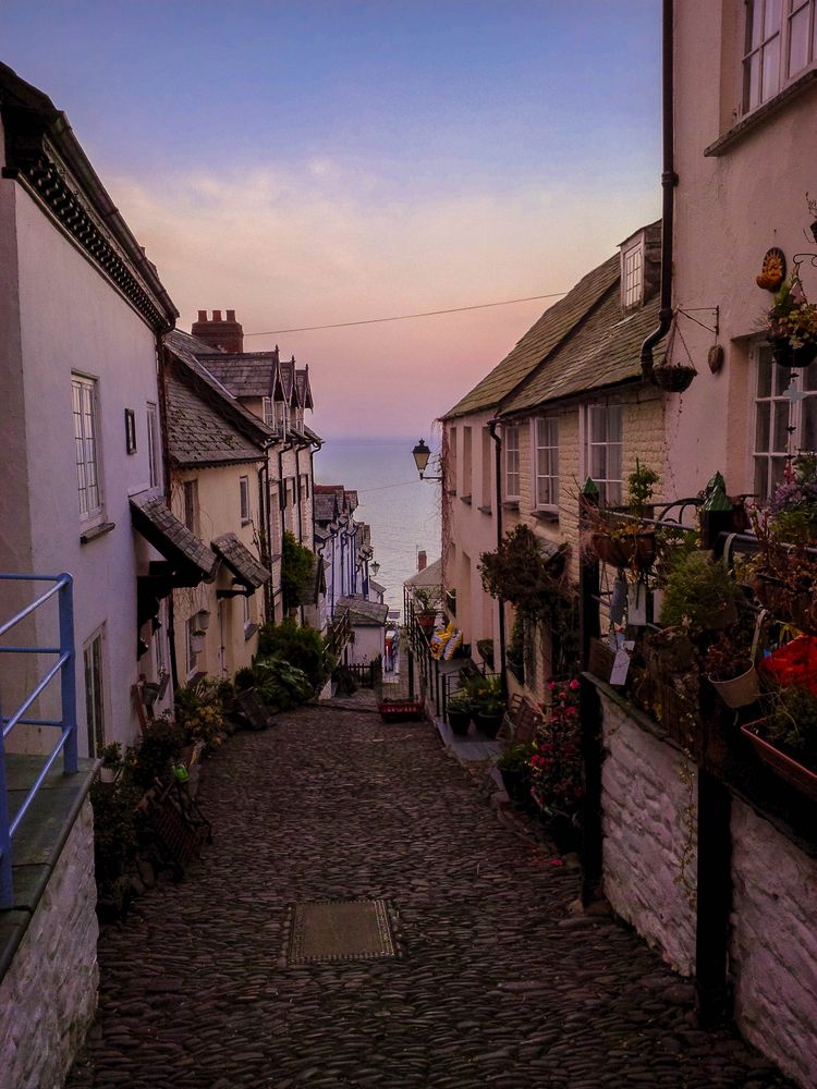 CLOVELLY COASTAL VILLAGE AT DUSK DEVON