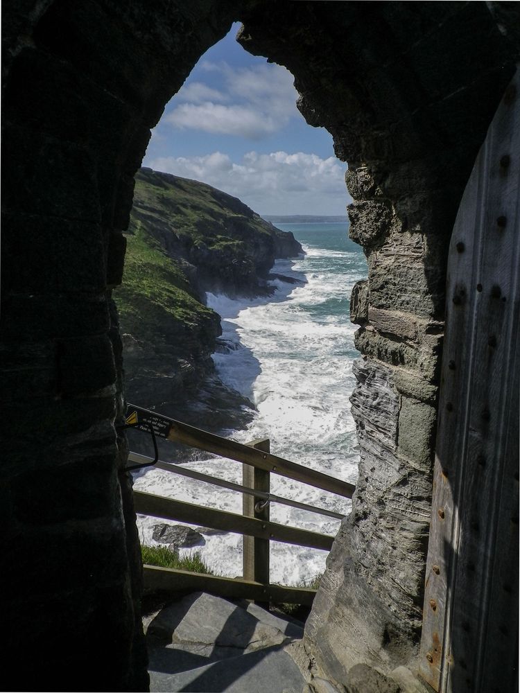 TINTAGEL CASTLE GATEHOUSE SEASCAPE CORNWALL