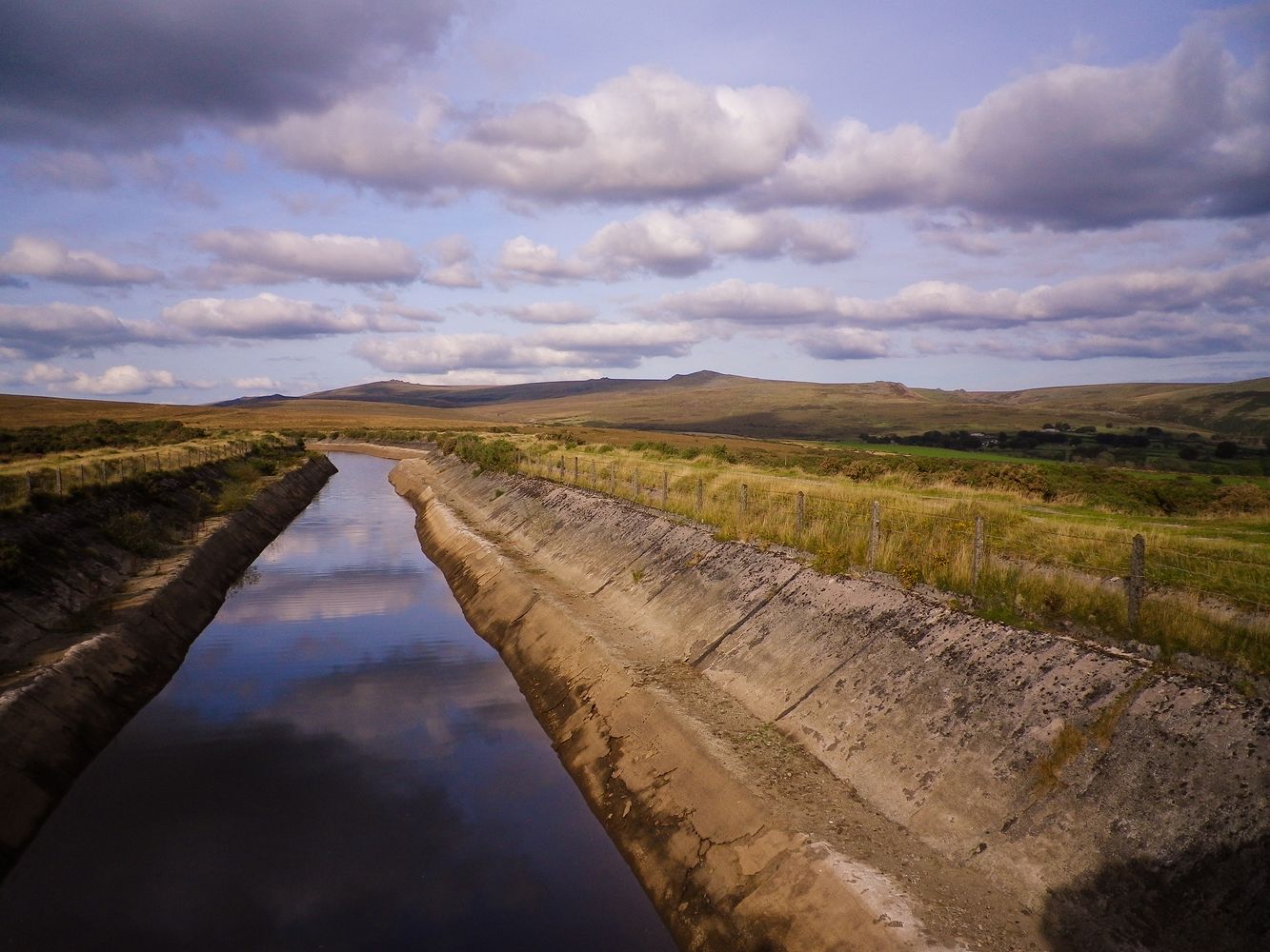 WHEAL JEWELL RESERVOIR REFLECTIONS DARTMOOR DEVON