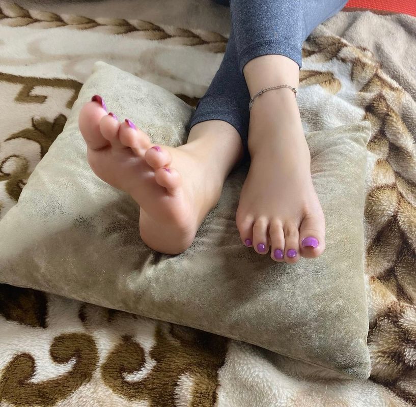 Goddess feet