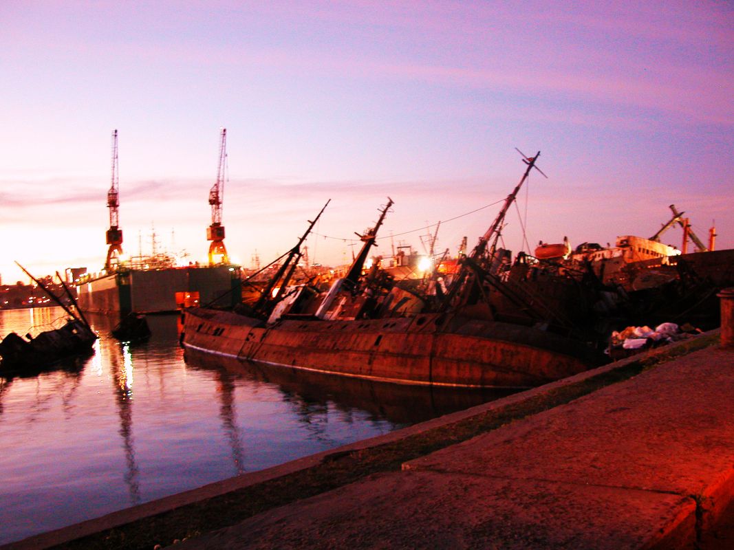 Ship wrecks Mar de plata
