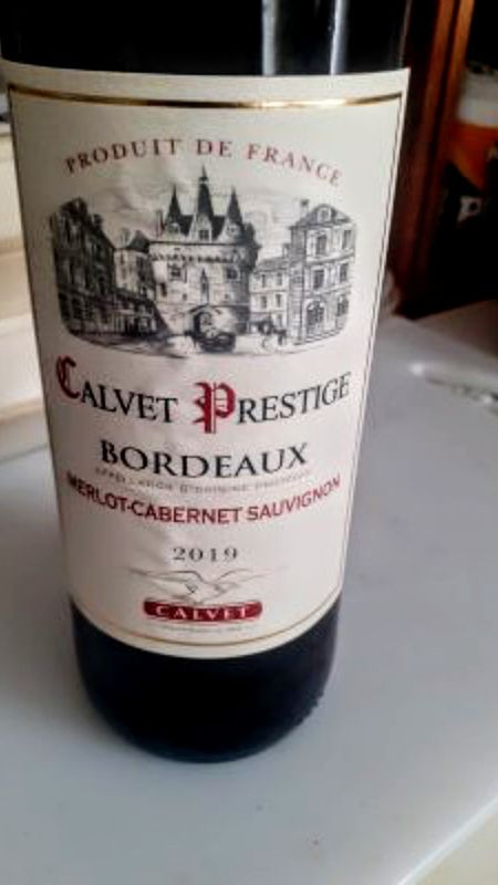 Le bordeaux red wine