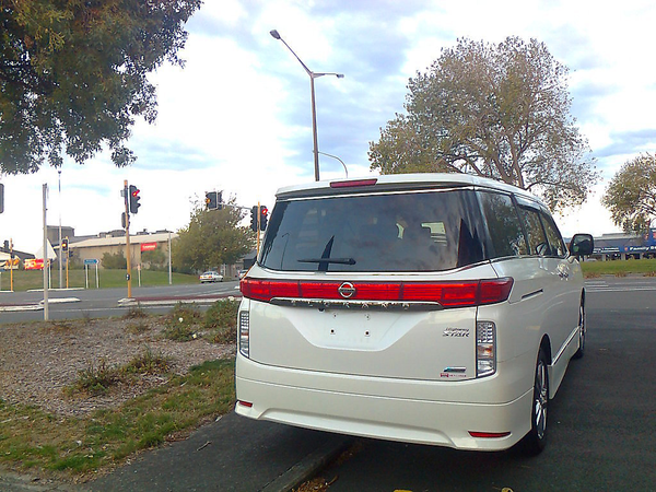 Nissan Elgrand Highway Star, minivan
