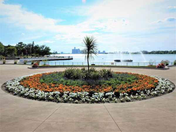 LDS-Beautiful Waterfront Garden