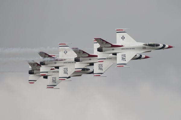 USAF Thunderbirds in formation.