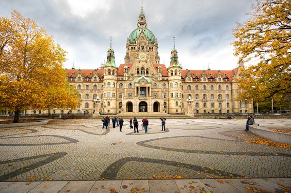 Hannover Townhall outside view (edited)