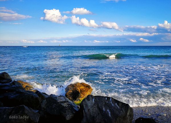 Sea waves